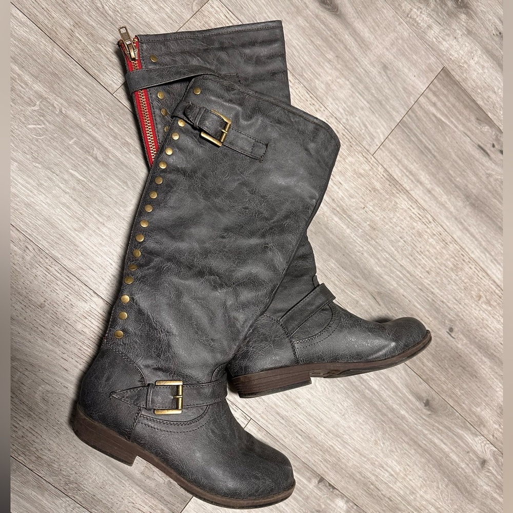 Journee collection boots with soft fleece lining size 8